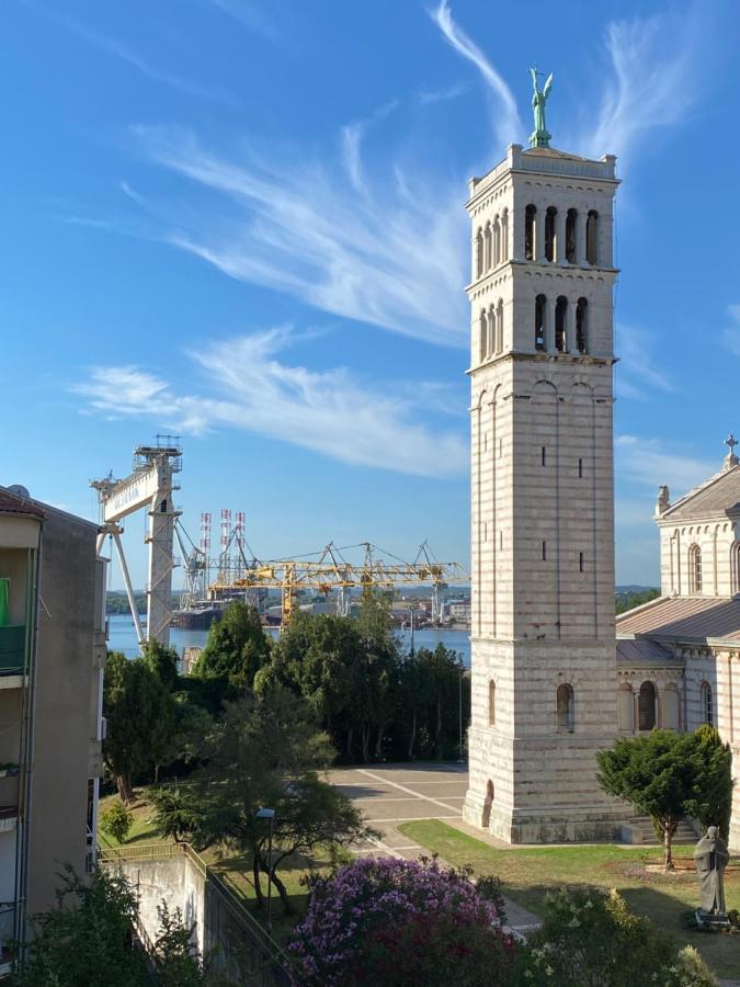 New Stylish & Modern Studio Apart - With Sea View Appartement Pula Buitenkant foto