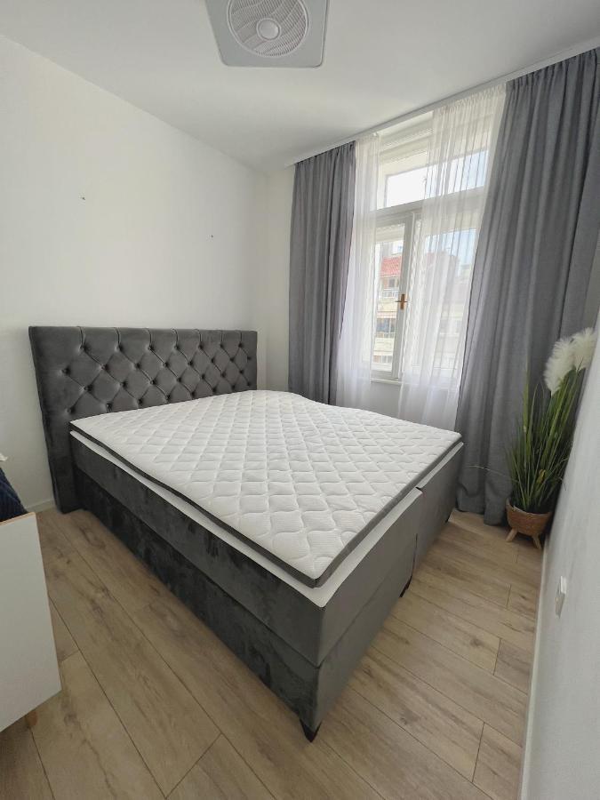 New Stylish & Modern Studio Apart - With Sea View Appartement Pula Buitenkant foto